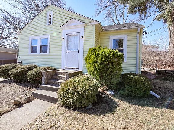 2nd image of 1326 Douglas Ave
