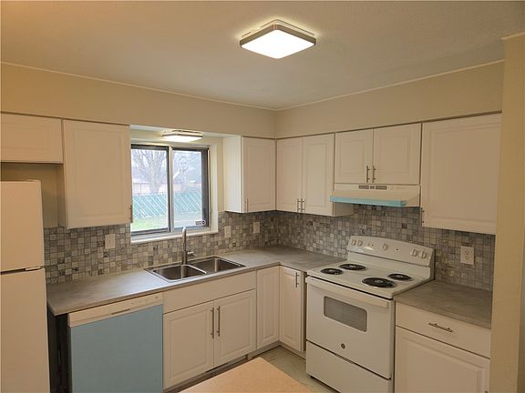 4th image of 5820 Woodstone Dr