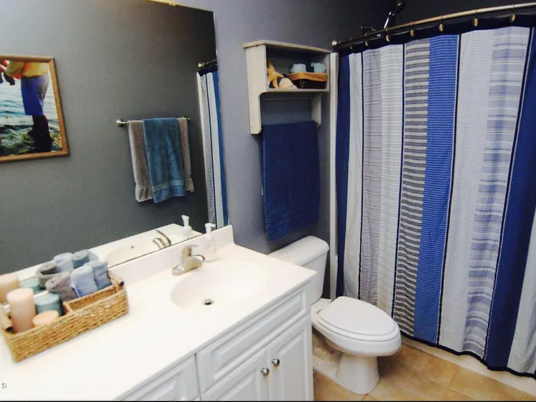 125 N Palm Dr — Photo 9