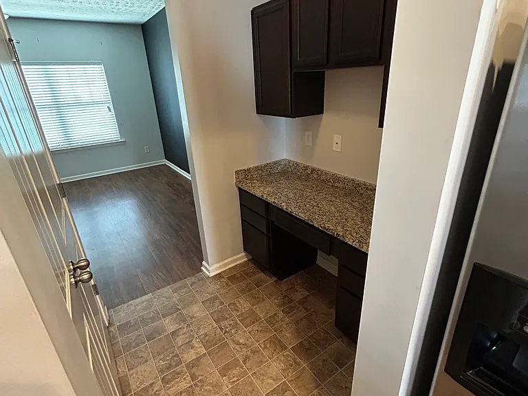 1567 Sprucedale Dr — Photo 11