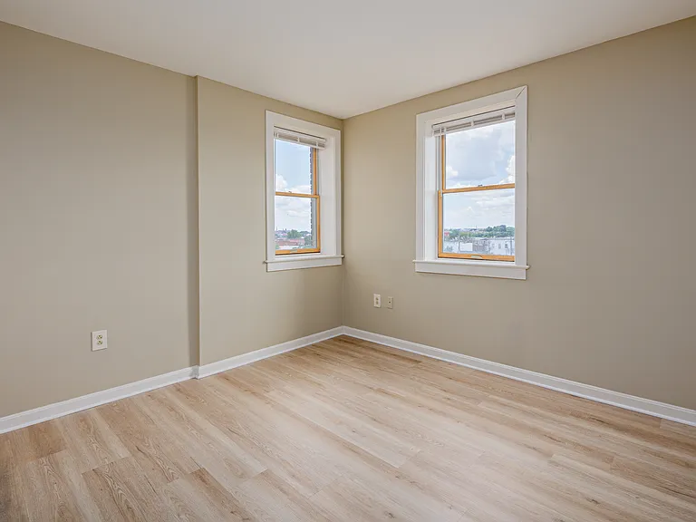2438 Saint Paul St #2H — Photo 11