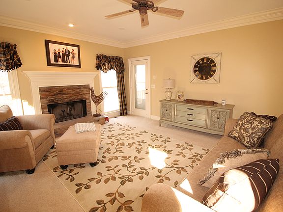 5th image of 20 Wisteria Dr