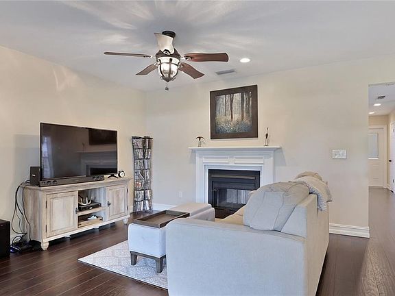 2nd image of 3617 Fremantle Dr
