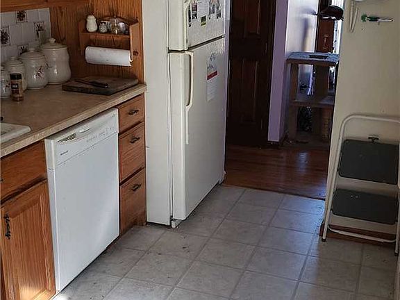 5th image of 294 Brookville Ave