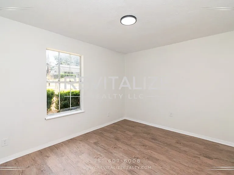 6513 Victoria Pl S — Photo 9