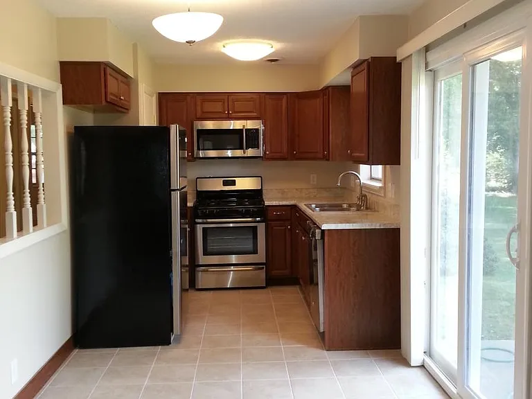 2113 Austin Dr — Photo 3
