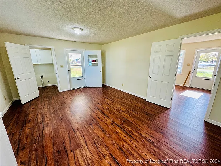 105 E Railroad St — Photo 11
