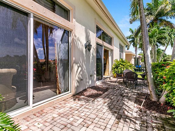 4th image of 530 Les Jardin Dr