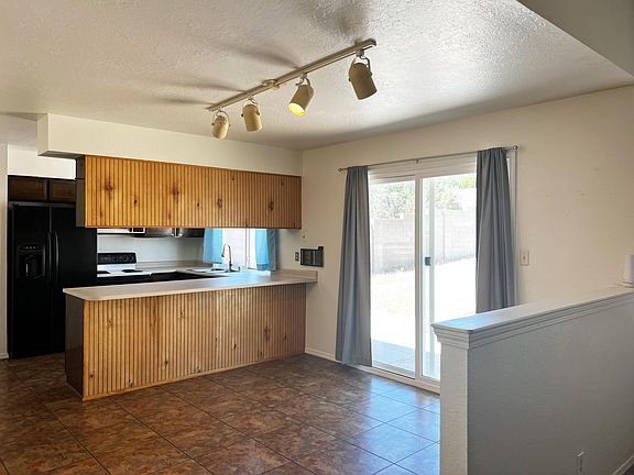 3rd image of 6509 Martin Ct NE