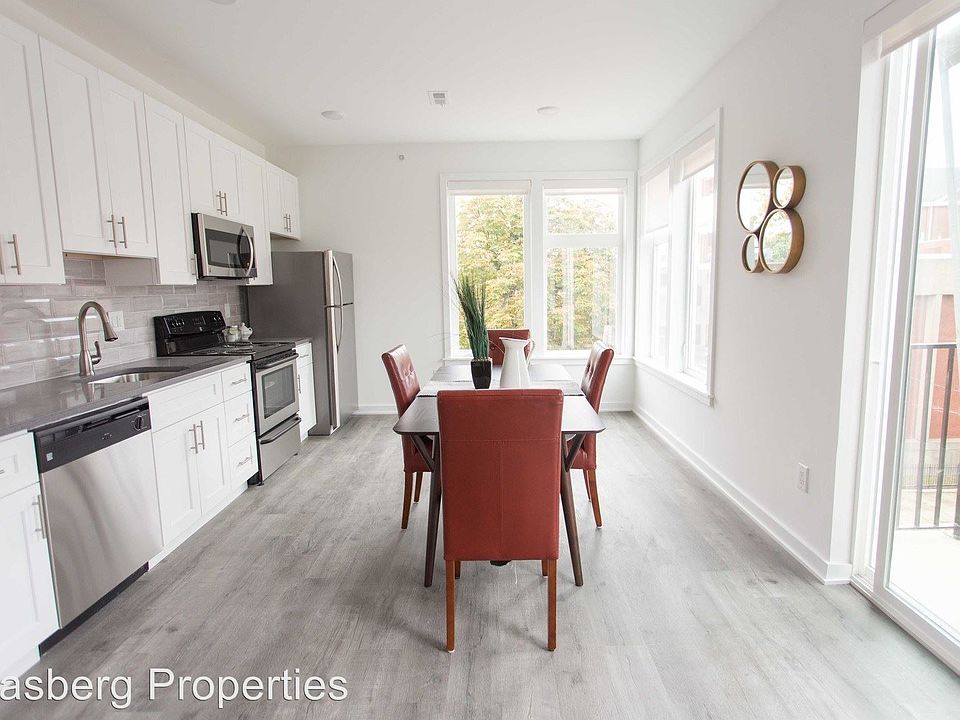 1st image of 1636-54 W Flora St #2