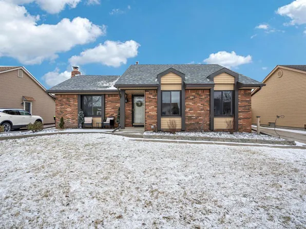 25696 Norvell St, Chesterfield, MI 48051
