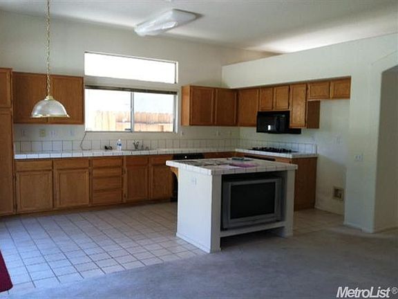 2nd image of 1111 Carrie St