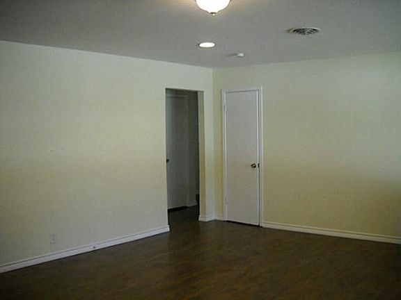 4th image of 832 Central Dr