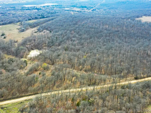 8 N 3800th Rd, Wetumka, OK 74883