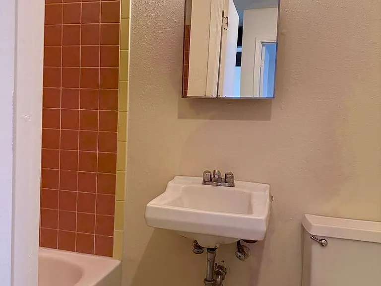 216 General Marshall St NE — Photo 5