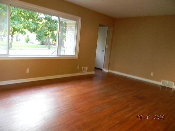 4th image of 1014 9th Ave N