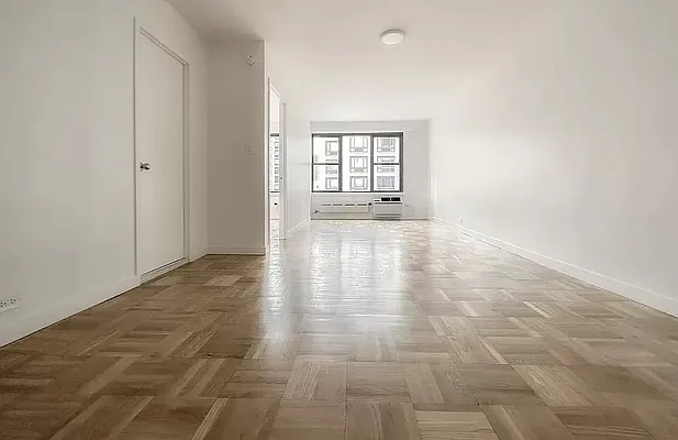 Rented by Manhattan Realty Group | media 5