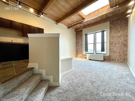 4th image of 306 W 8th St #712