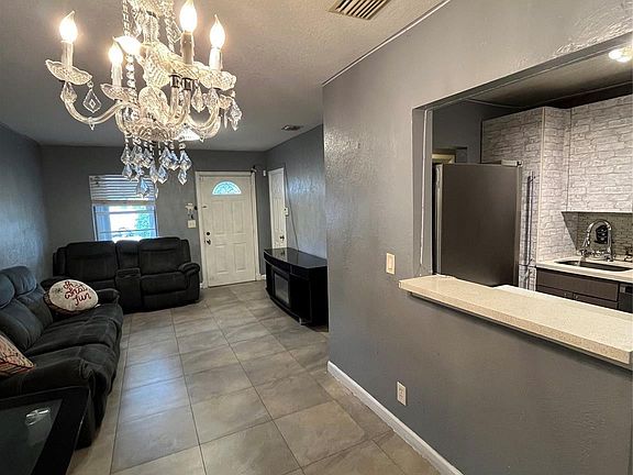 2nd image of 1121 S 15th Avenue