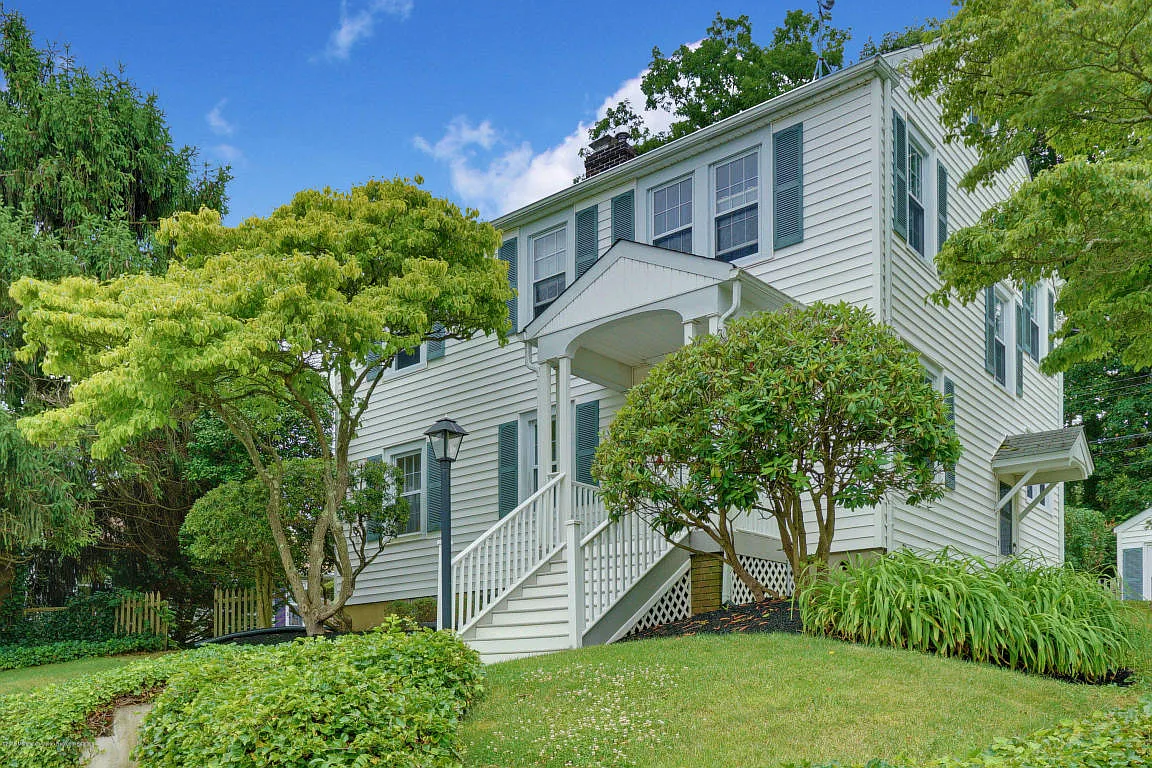 307 Oxford Way photo 1