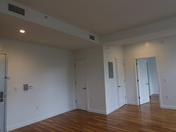 2nd image of 10 Saint Pauls Pl APT 5U