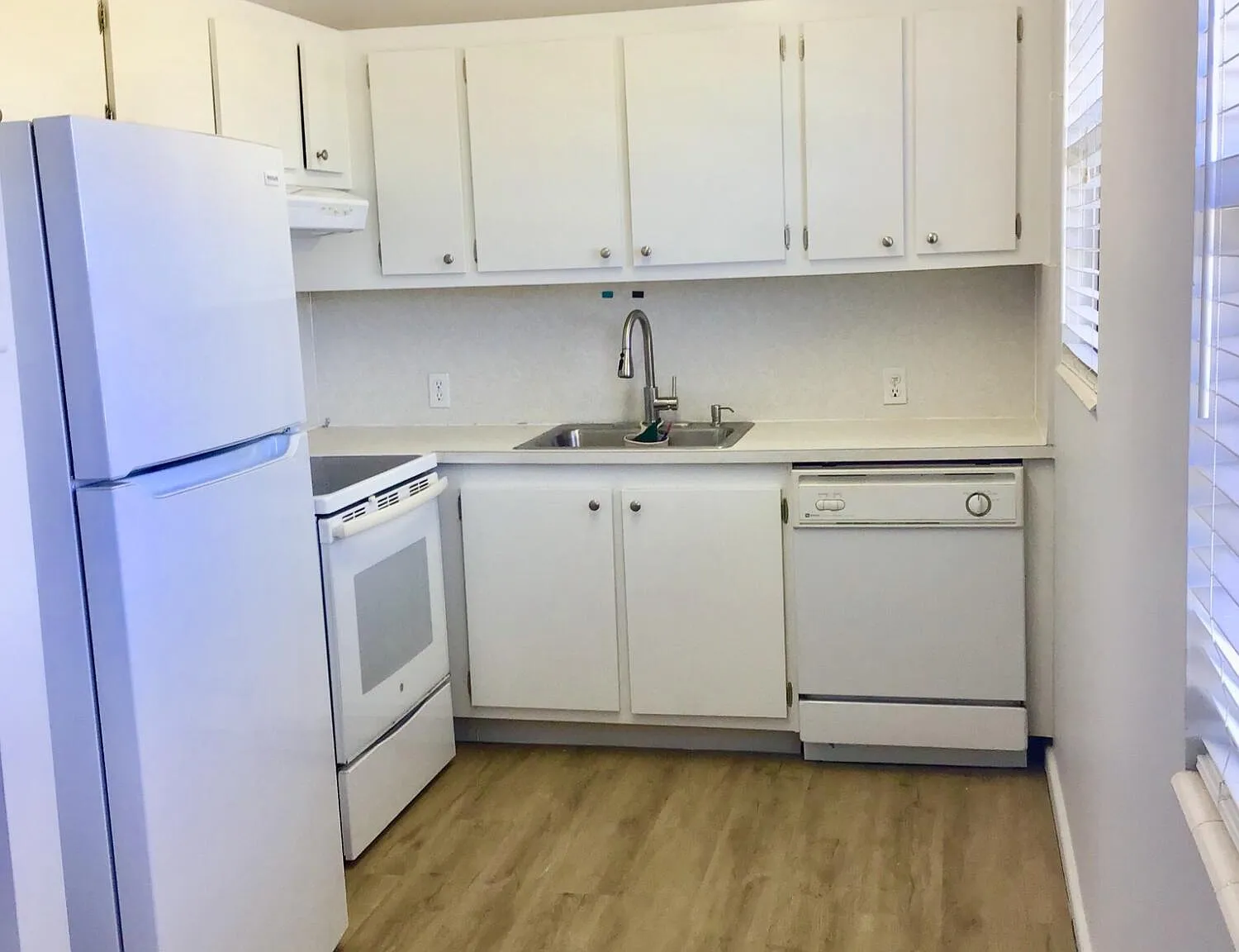 2 bed, 1.5 bath, 840 sqft, $1,600 — Photo 2