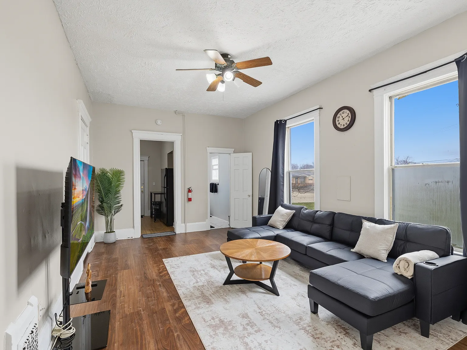 1 bed, 1200 sqft, $1,350 — Photo 1