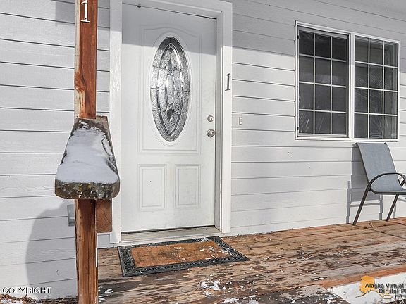 3rd image of 1501 W Vaunda Ave