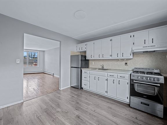4th image of 211 Glen Cove Ave APT 2