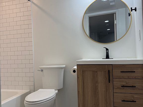 4th image of 1894 N Goldenrod Way