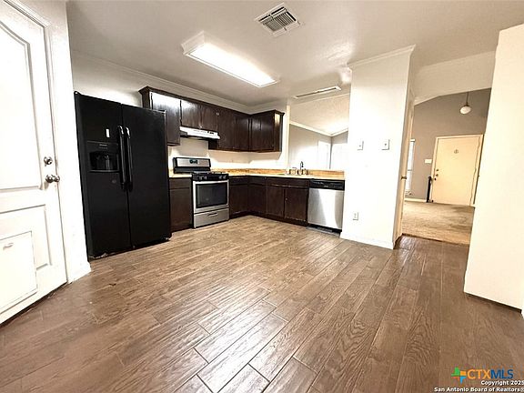 5th image of 710 Garden Meadow Dr