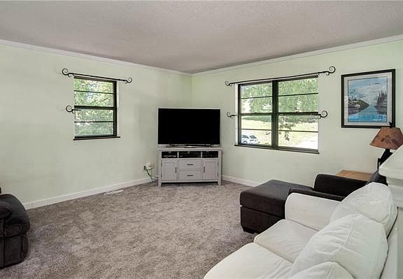 3rd image of 762 Sheidley Ave