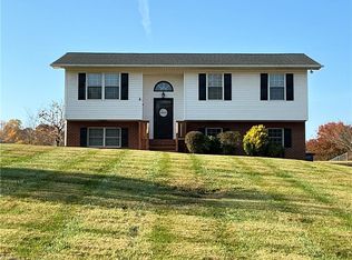 1129 Kentland Dr, King, NC 27021