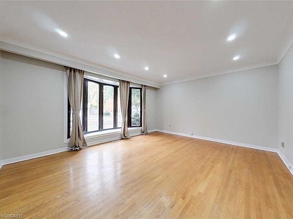 4th image of 608 Thornwood Ave