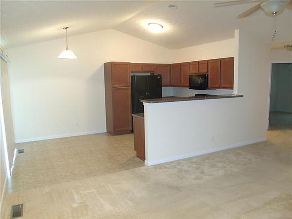 5th image of 111 Deerfield Dr
