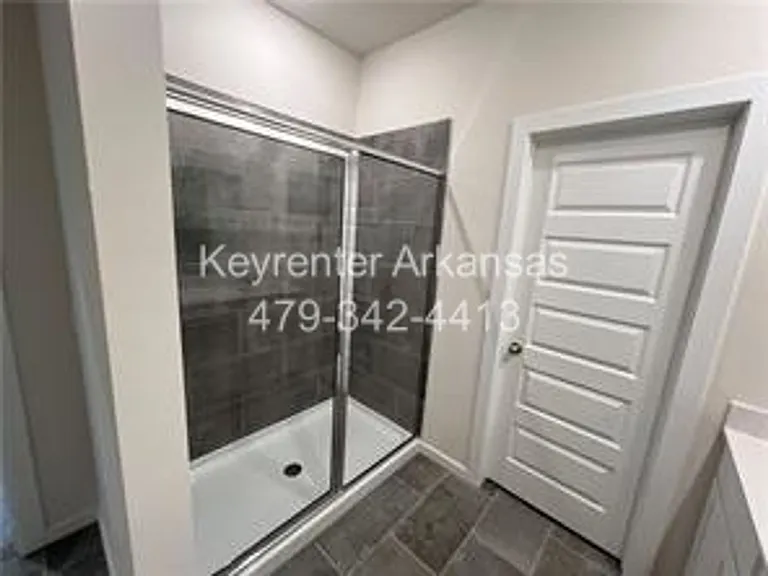 4808 Planetree St — Photo 13
