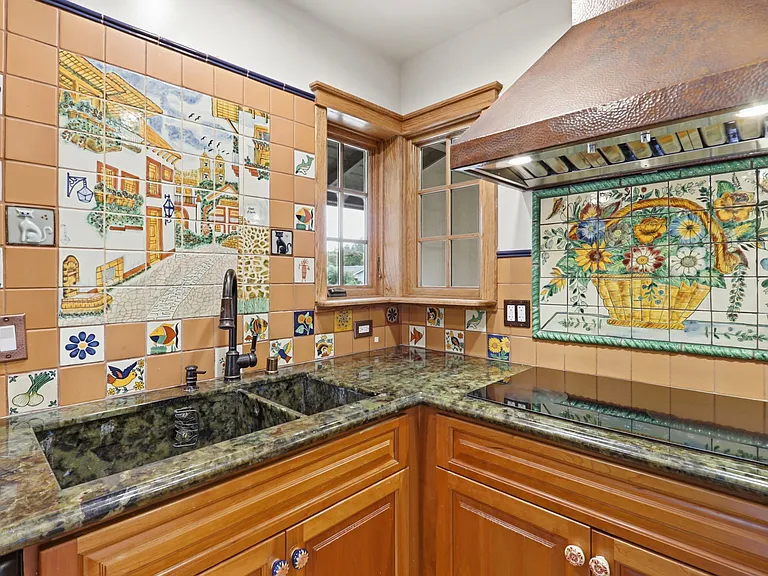 927 Lorne Way — Photo 9