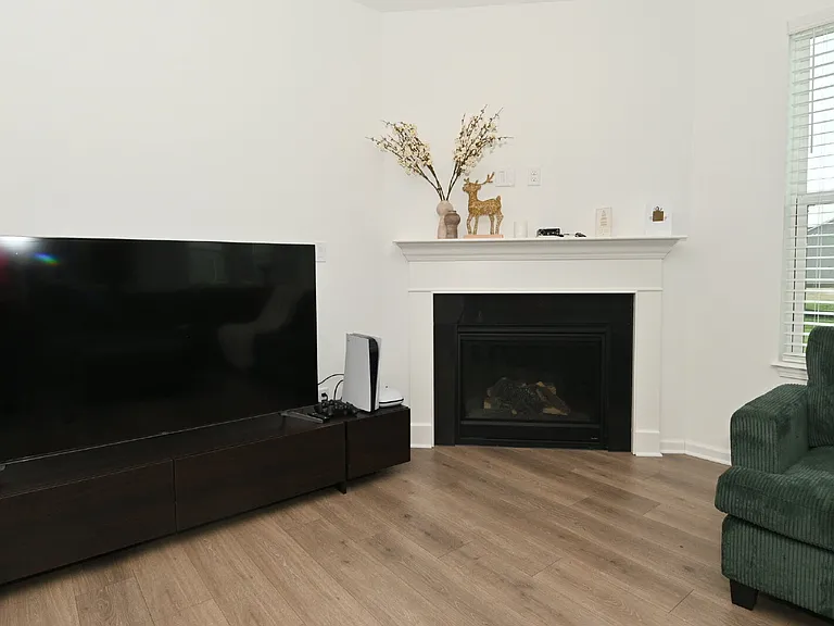 7348 Deerberg Dr — Photo 8