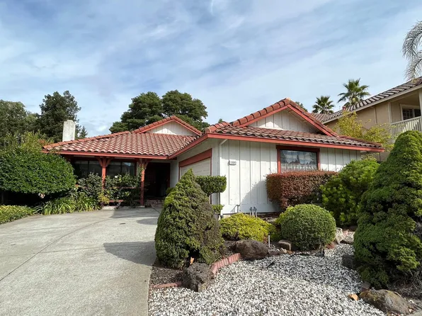 19840 Edwin Markham Dr, Castro Valley, CA 94552