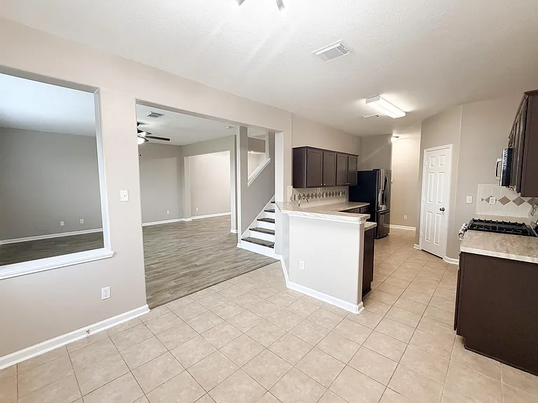 4422 Park Trail Ln — Photo 8