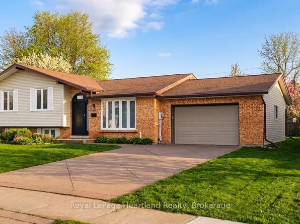 17 Suncoast Dr W, Goderich, ON N7A 4H1