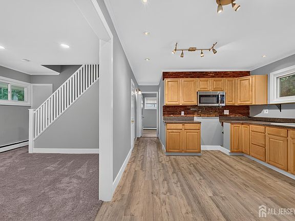 4th image of 148 Woodland Rd