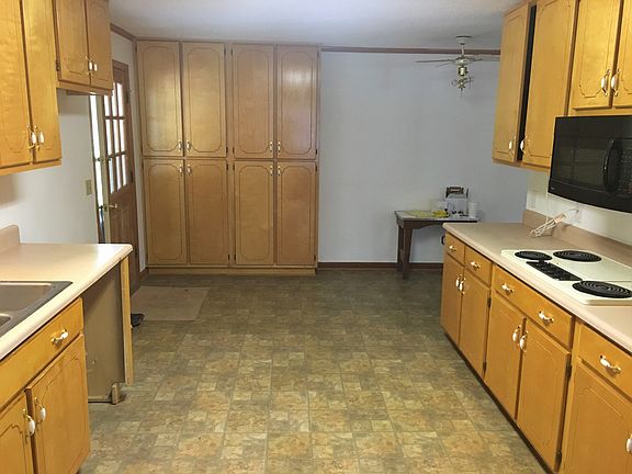 3rd image of 2061 Gorrie Ave