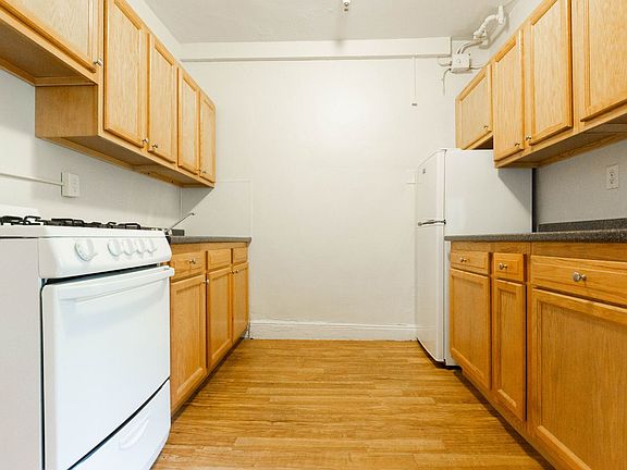 3rd image of 1810 Commonwealth Ave