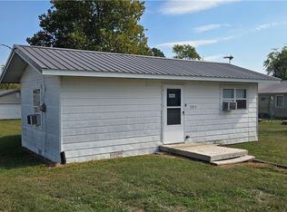 374 N Adams St, Mason, IL 62443