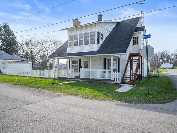 2nd image of 197 W 2nd St