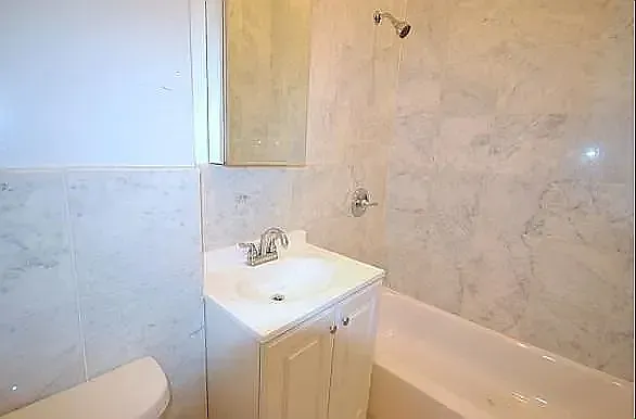 141 Meserole Ave #4R — Photo 5