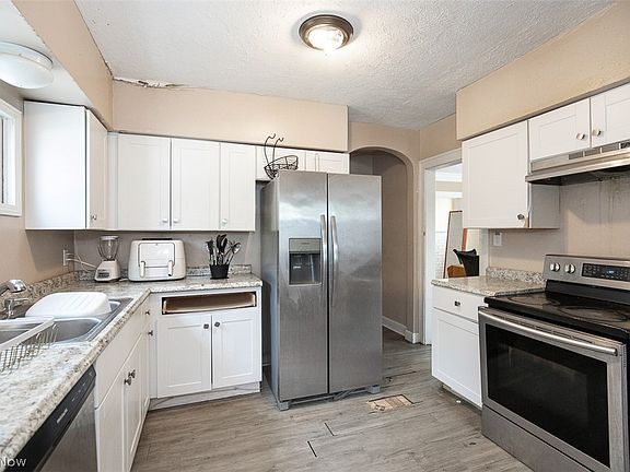4th image of 970 Whitby Rd