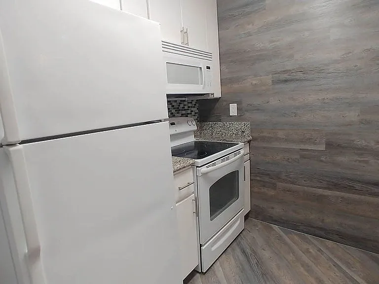 Villa De Adel Apts — Photo 95
