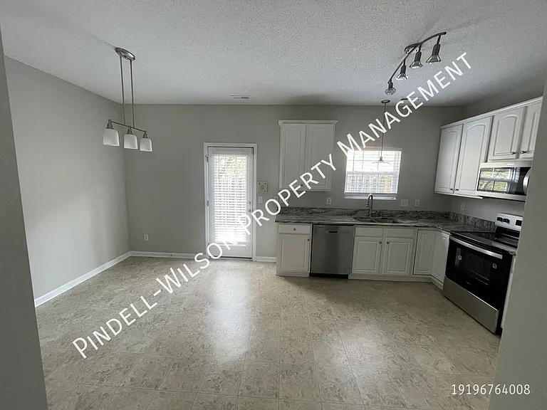 2800 Gross Ave — Photo 5